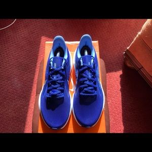 NIKE WOMENS DOWNSHIFTER 10🔥🔥👟👟 BRAND NEW IN BOX 👠👠SIZE 8💥🔥